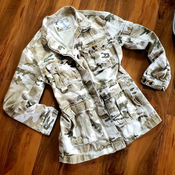 BERSHKA Camo Jacket - Size XS (EUC) - Picture 2 of 7
